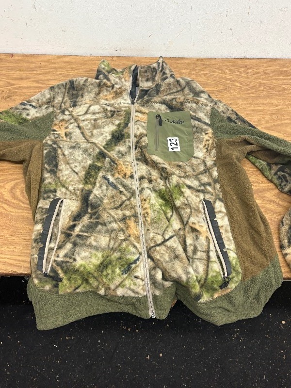 lot 123 image: Cabelas instinct- insect shield- camo jacket size 2xl