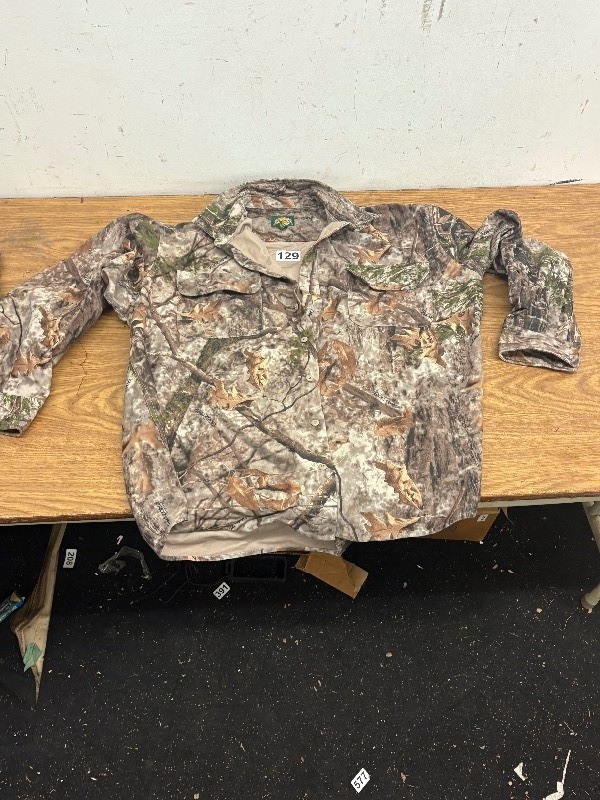 lot 129 image: Cabelas button up size 2XL