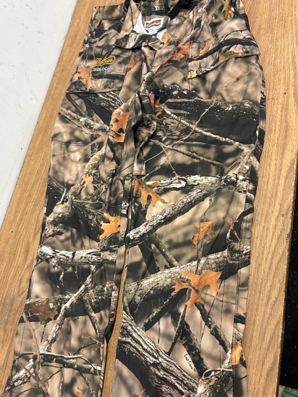 lot 135 image: Gamehide camo hunting pants size XL