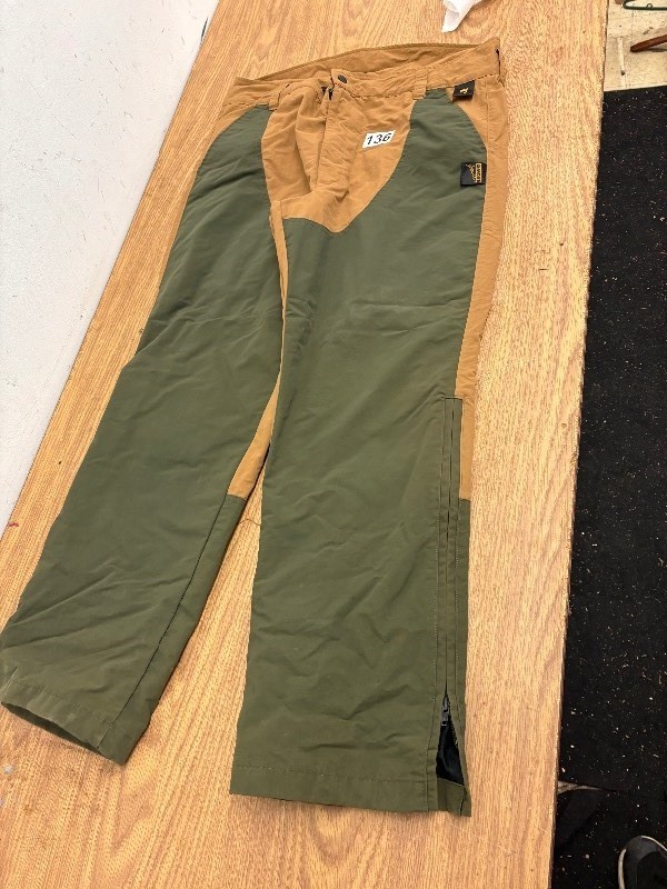 lot 136 image: Browning hunting pants. Size XL