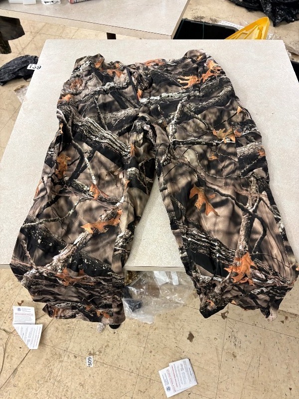 lot 139 image: Gamehide camo hunting pants. Size 4xl