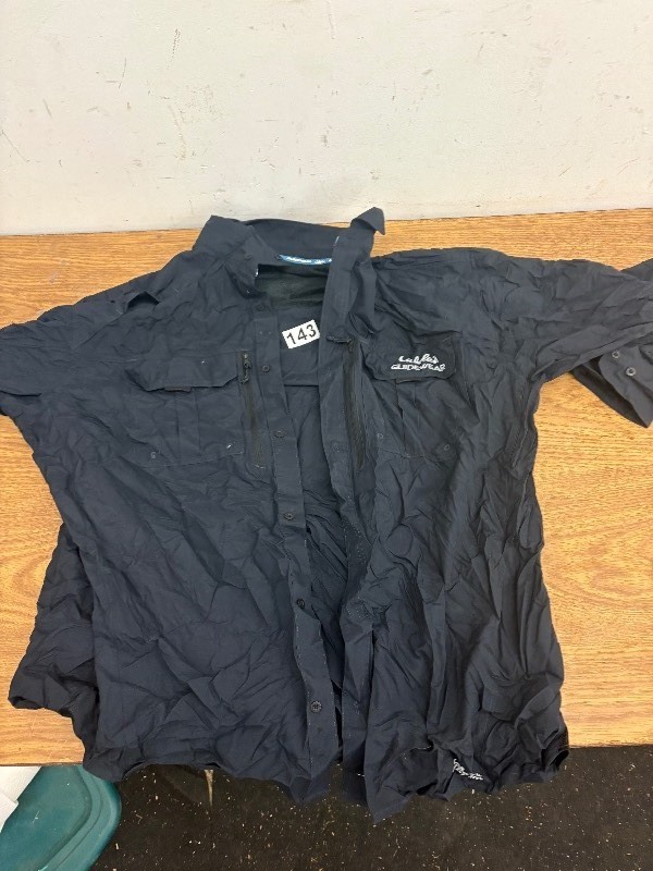 lot 143 image: Cabelas Guidewear black jacket