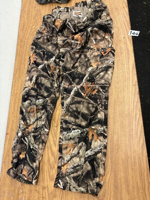 lot 144 image: gamehide Camo hunting pants