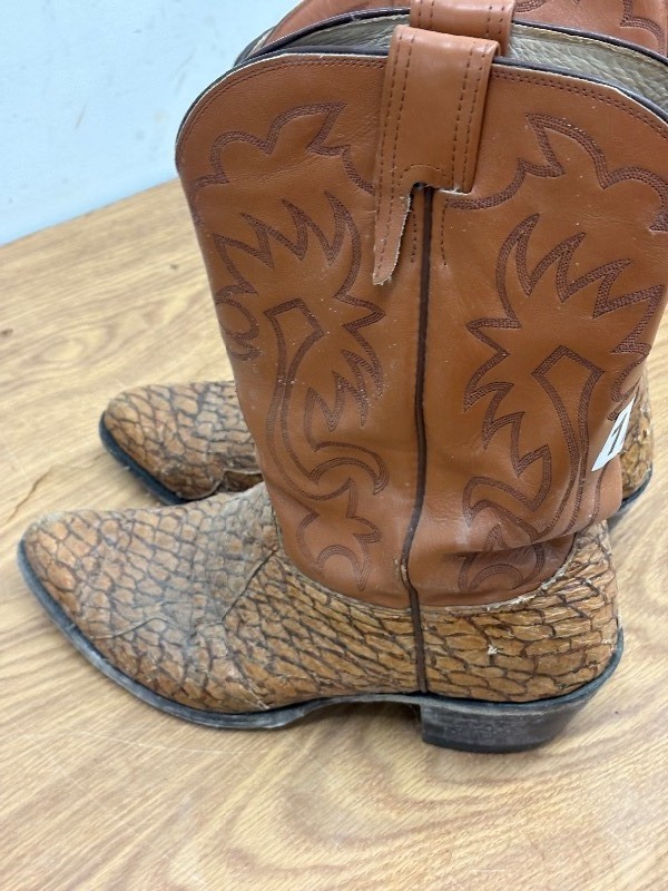 lot 170 image: Cowboy boots