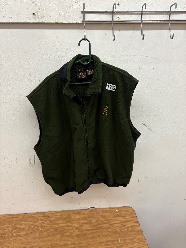 lot 176 image: Browning Vest size 2XL