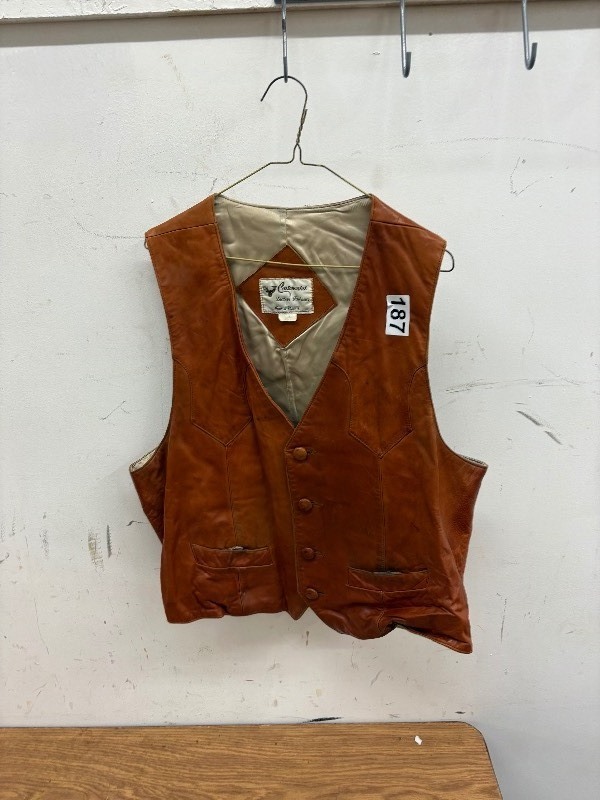 lot 187 image: Continental Leather Fashions vest size 48