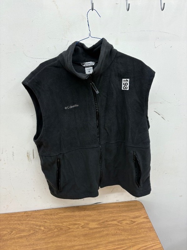 lot 198 image: Columbia vest size 2xl