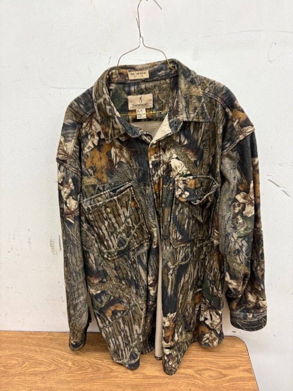 lot 202 image: Browning camo insulated shirt size 2xl