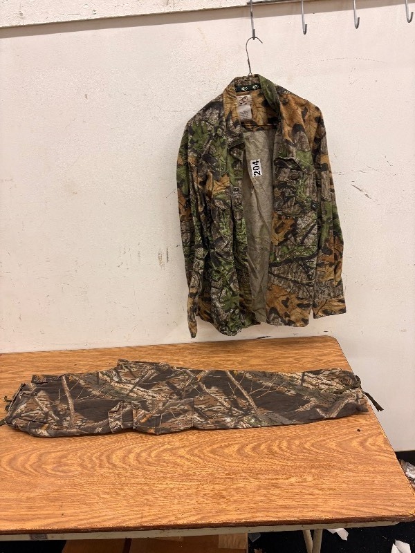 lot 204 image: Mossy oak camo button up and pants