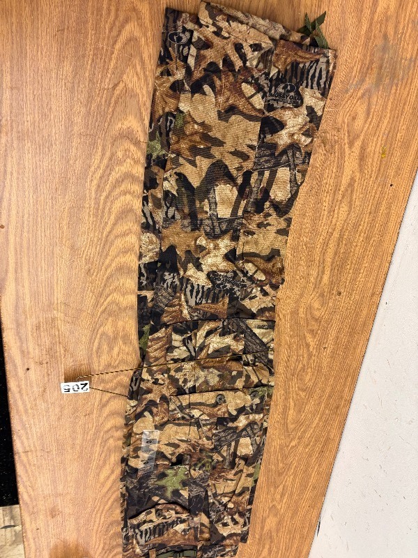 lot 205 image: Mossy oak camo pants new size XL 34inseam