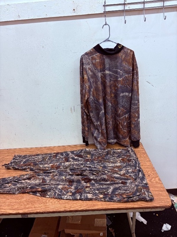 lot 214 image: Mouthing with camo size 2XL