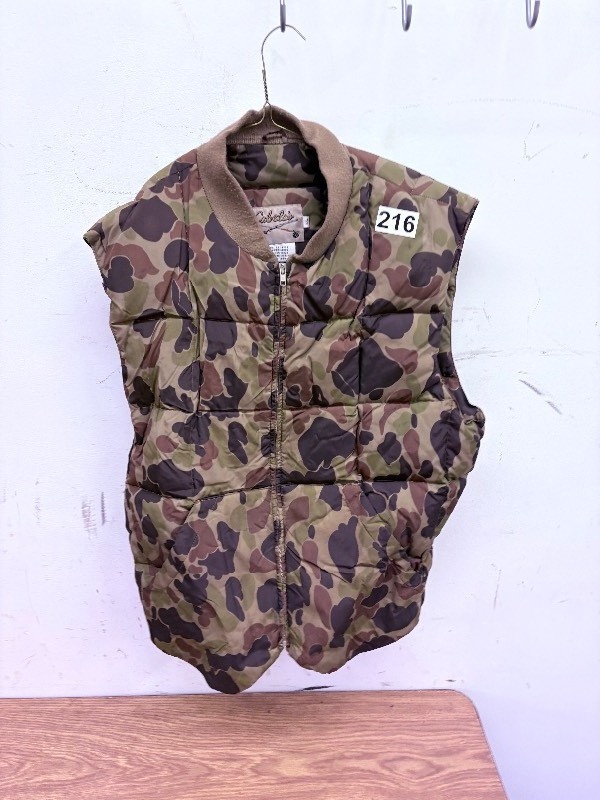 lot 216 image: Cabelas Vest size 2XL