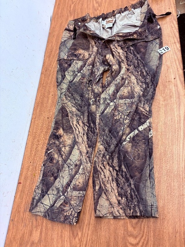 lot 219 image: Gamehide Pants size 2XL
