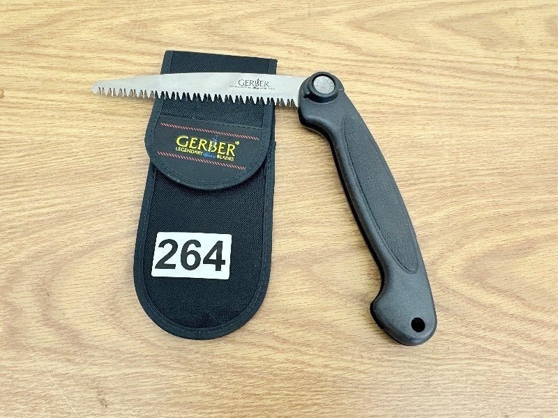 lot 264 image: Foldable bone saw by Gerber with sheath