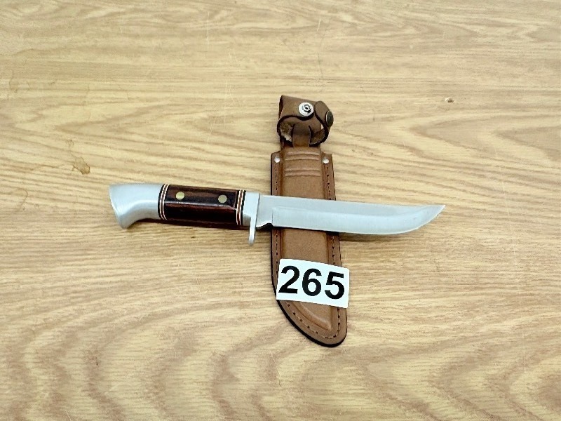lot 265 image: Fix blade knife with sheath fixed