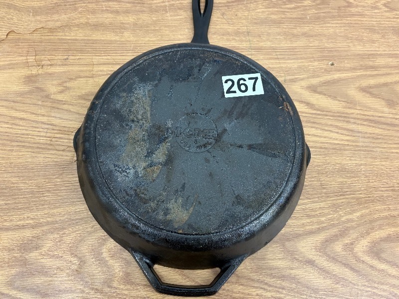 lot 267 image: Lodge cast iron skillet
