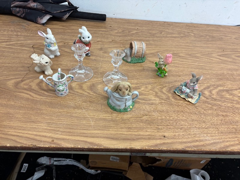 lot 268 image: Lot of Easter decor