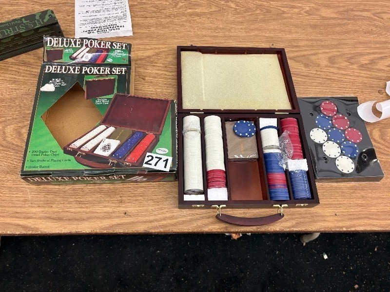 lot 271 image: Travel Poker set