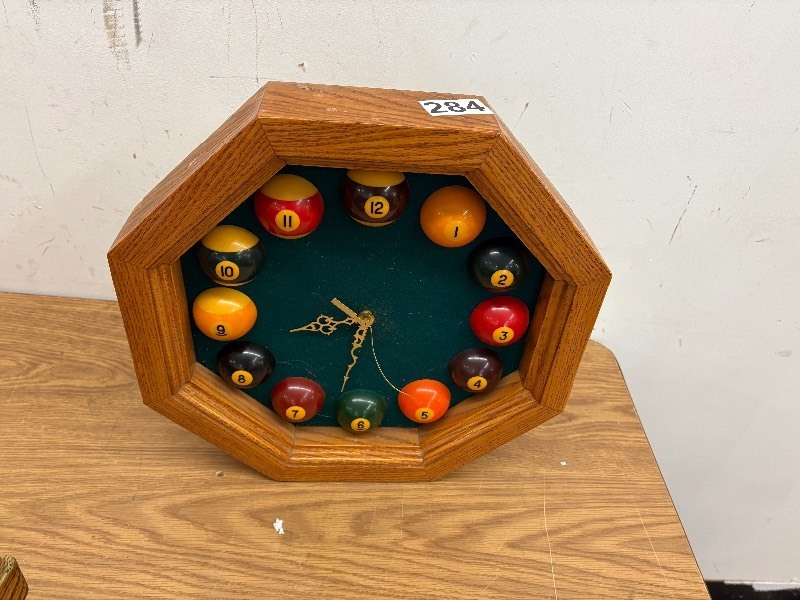 lot 284 image: Battery Powerd Billiard Ball Wall Clock