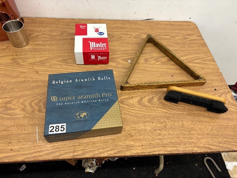 lot 285 image: Belgian Aramith Balls and accessories