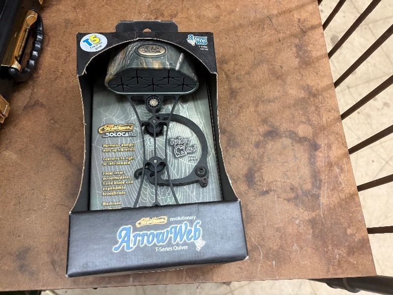 lot 294 image: Arrow-web T-series quiver