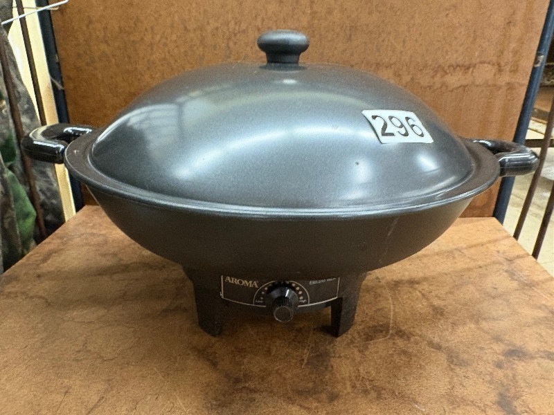lot 296 image: Aroma electric Wok