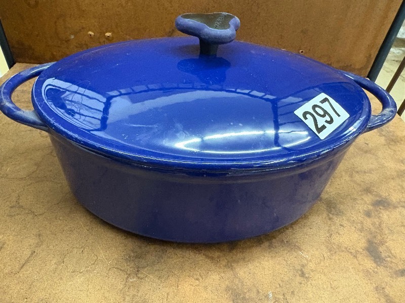 lot 297 image: Enameled Dutch oven