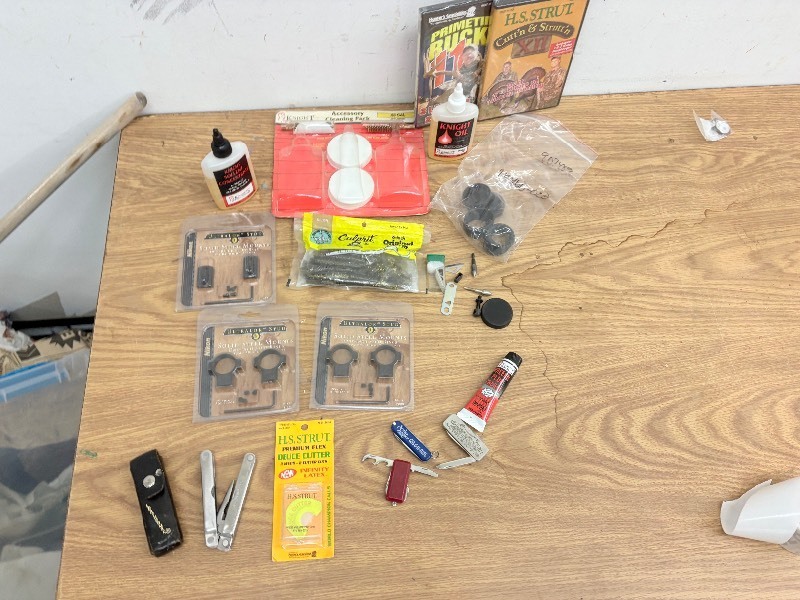 lot 322 image: Assorted lot firearm accessories