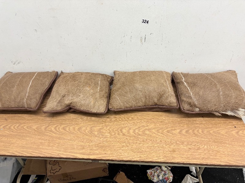 lot 323 image: Authentic taxidermy pillow set