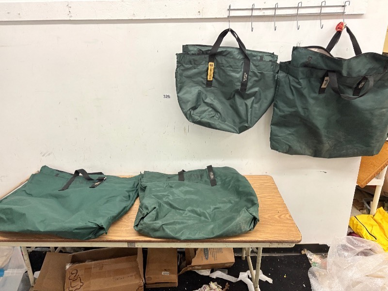 lot 326 image: Set of 4 scent safe travel bags