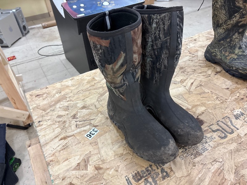 lot 336 image: Muck camo boots size 14-14.5