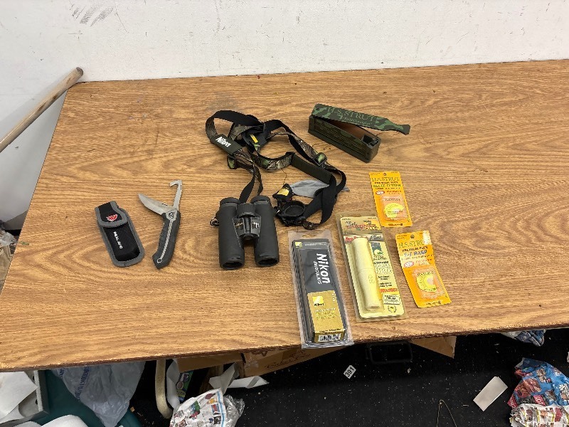 lot 342 image: Binoculars, accessories, and knife