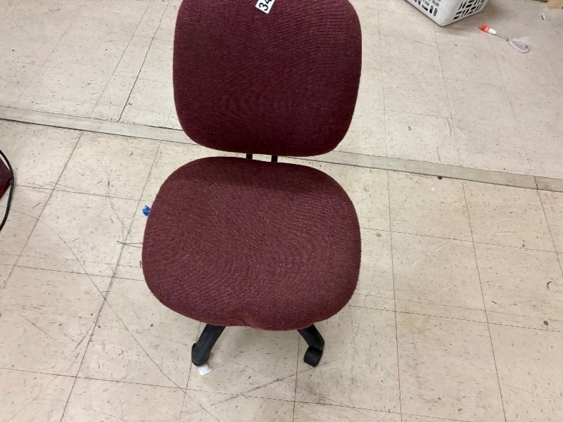 lot 345 image: office chair on wheels