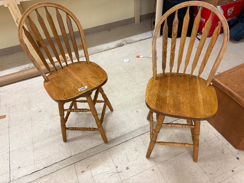 lot 356 image: Set of 2 wooden high top Bar stools