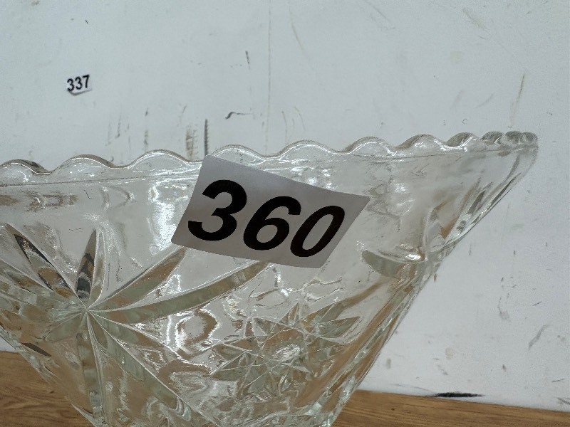 lot 360 image: punch bowl with detachable base