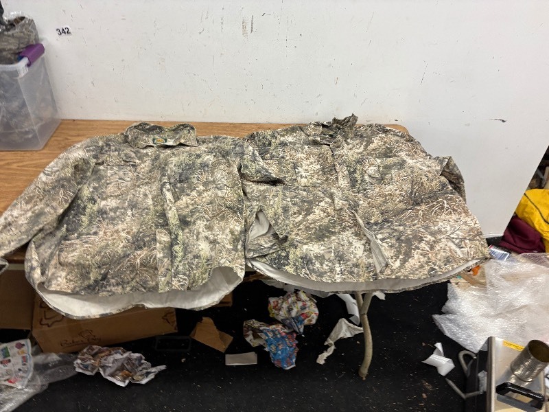 lot 364 image: Cabelas camo size 2XL