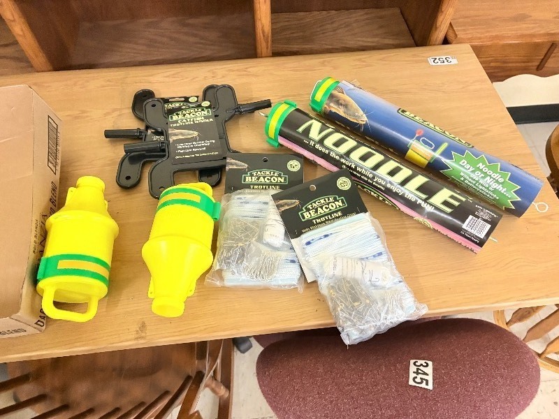 lot 375 image: Boot grips and assorted garage items