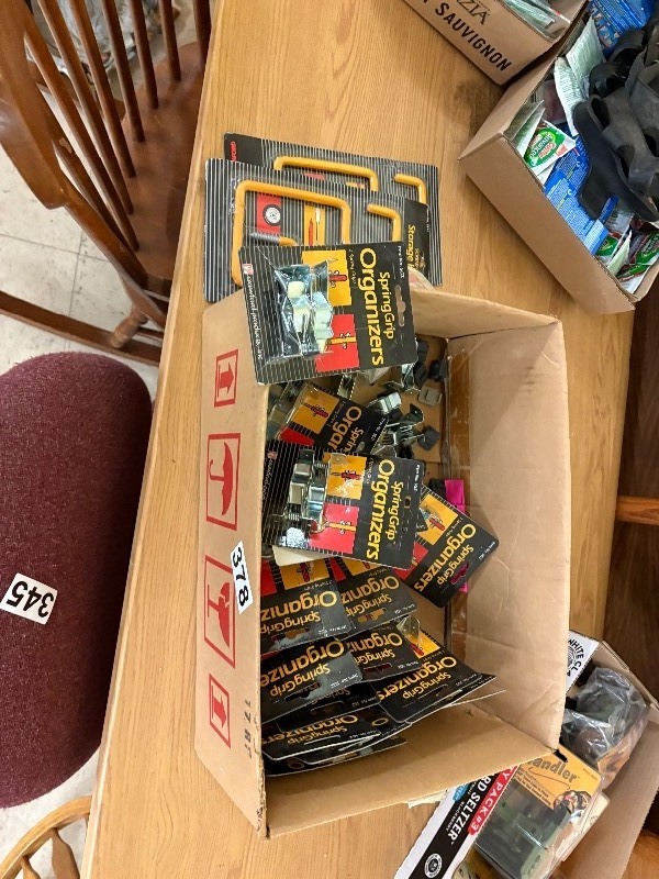 lot 378 image: Screw-in hooks organizers new in Box