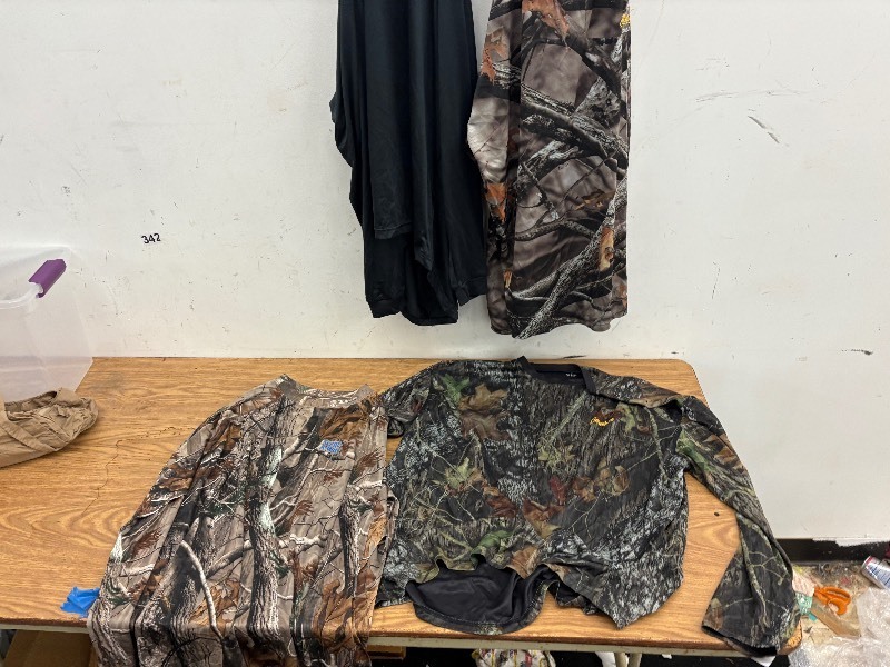 lot 388 image: Lot of browning and scent away under shirts