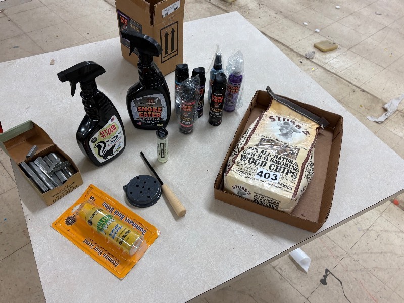 lot 403 image: Assorted lot scent remover