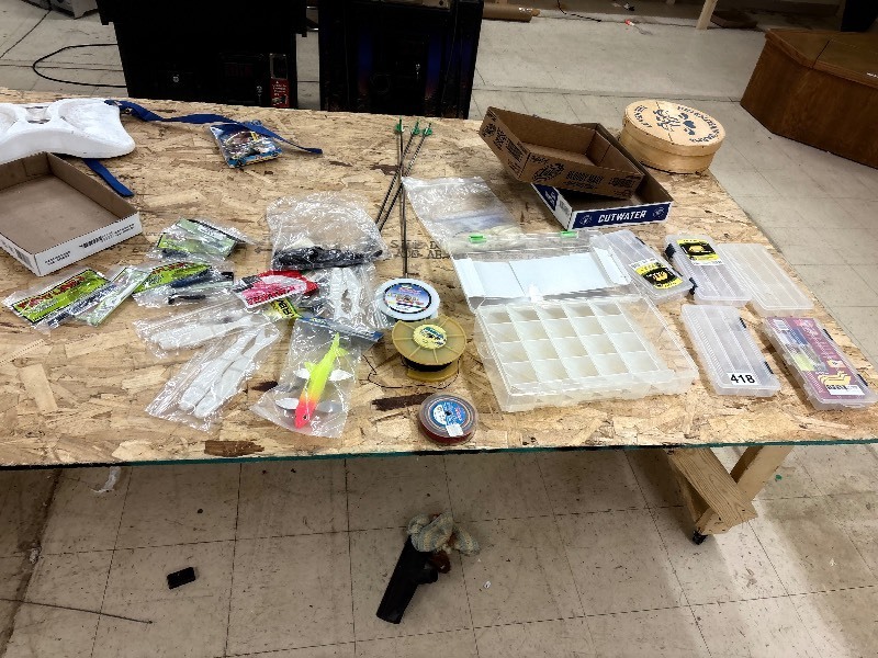 lot 418 image: Lot of fishing tackle plastics and boxes