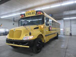 lot 3 image: 36 PASSENGER IC SCHOOL BUS
