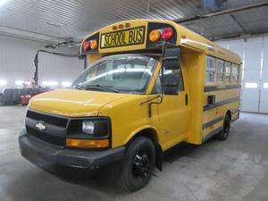 26 PASSENGER THOMAS CHEVY SCHOOL BUS