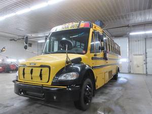 HANDICAP ACCESSIBLE 26 PASSENGER SCHOOL BUS