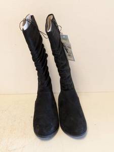 lot 37 image: NEW CAT & JACK GIRLS SCRUNCH KNEE SIZE 13 BLACK