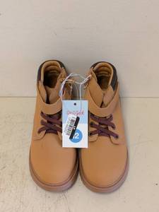 lot 38 image: NEW CAT & JACK SHOES SIZE 12 TANEBAN