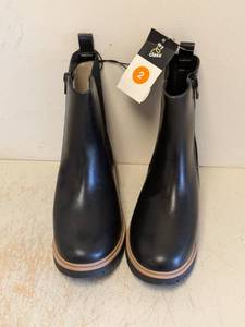 lot 40 image: NEW ART CLASS BOOTS SIZE 2 BLACK