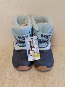 lot 20 image: NEW BLUEY KIDS BOOTS SIZE 3
