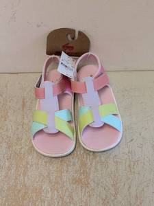 lot 22 image: NEW SEE KAI RUN BASICS SIZE 10 SHAYNA