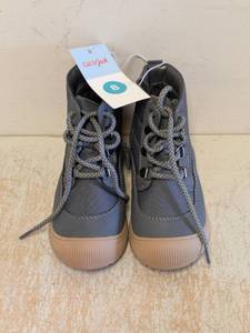 lot 27 image: NEW CAT & JACK KIDS BOOTS SIZE 8 CHARCOAL GRAYFOX